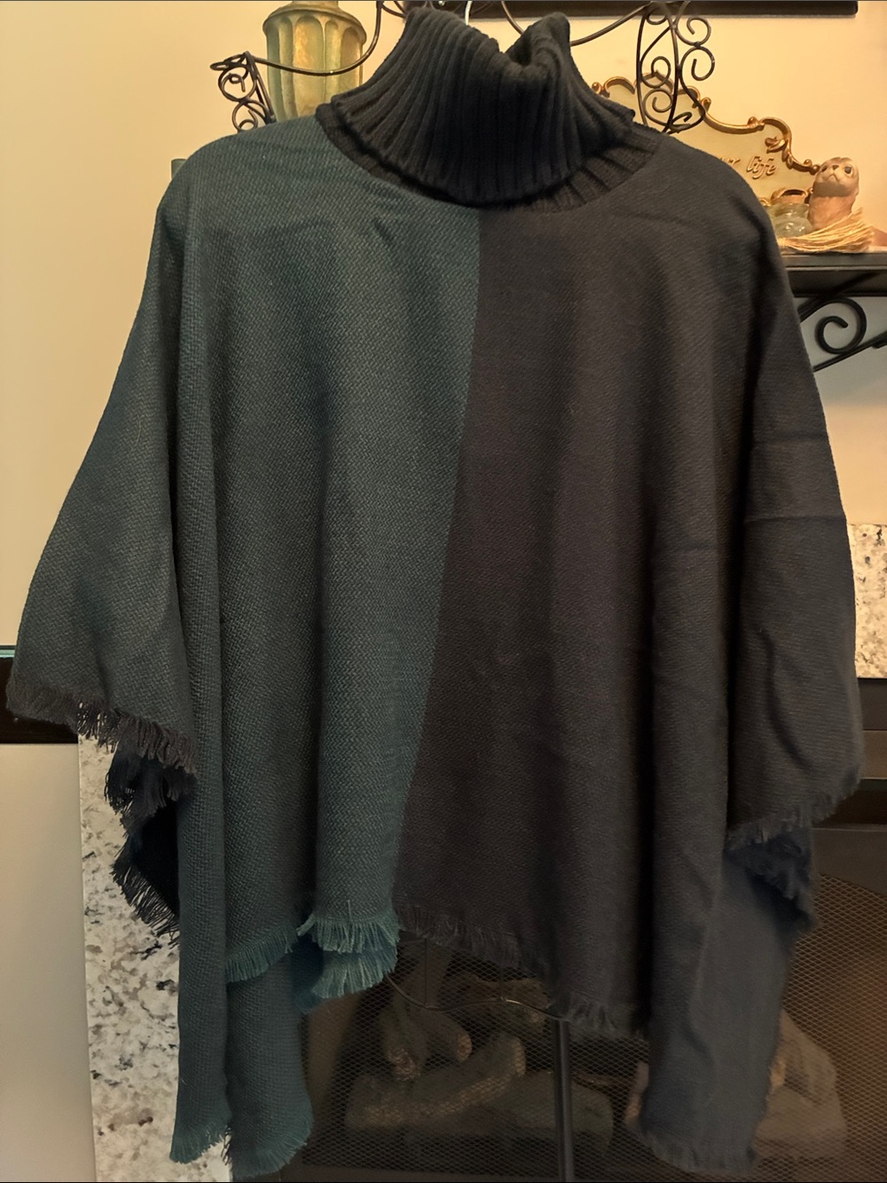 Tahari poncho